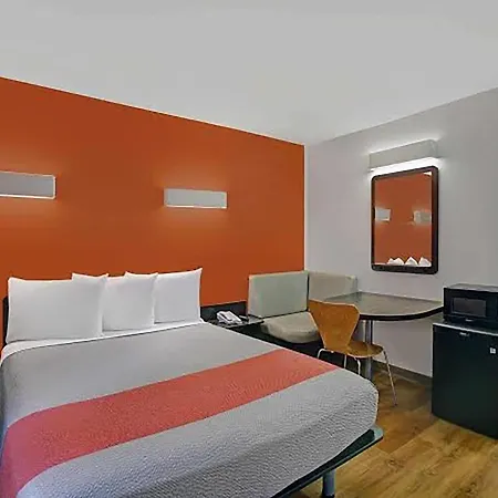 Super 8 By Wyndham Santa Clara Hotel